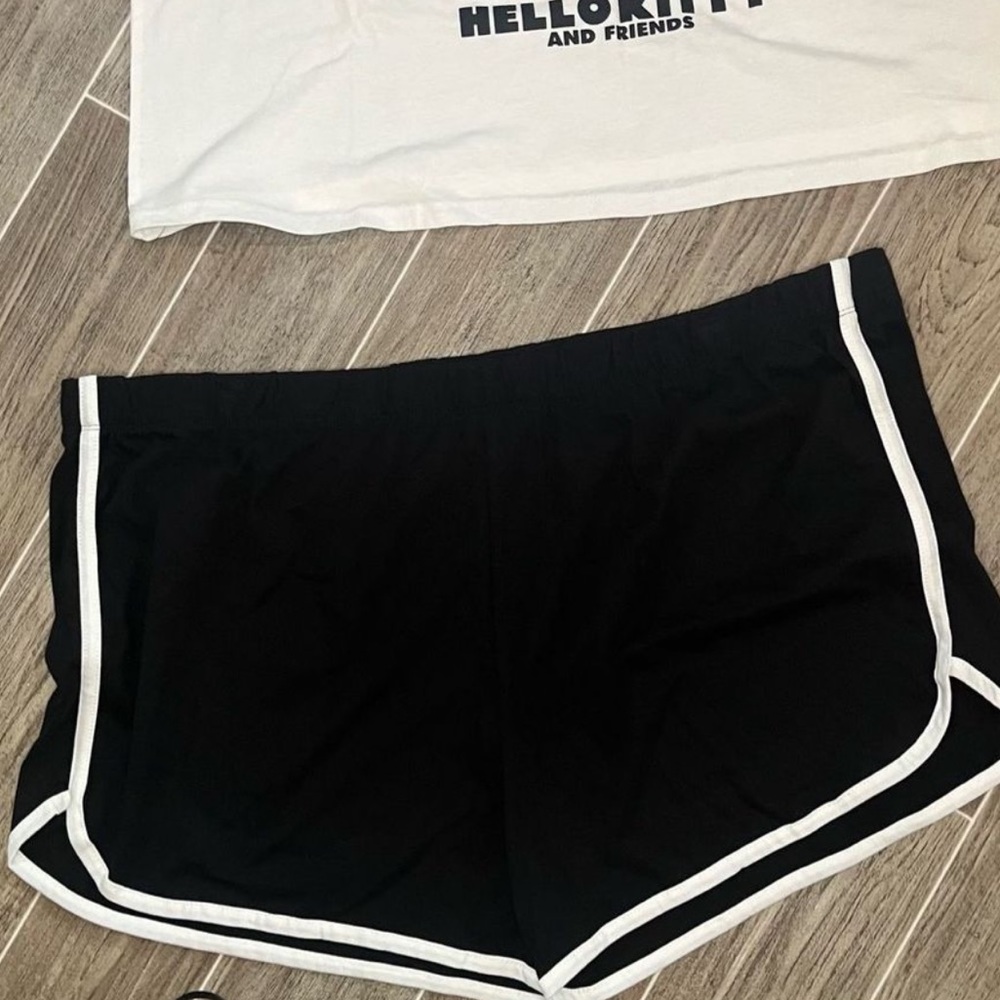 Hello Kitty 2pc Plus Sized Shorts Set Top & Bottom New With Tags - Picture 6 of 9